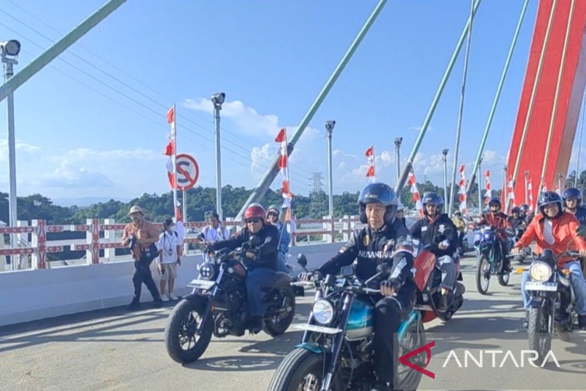 Presiden Jokowi motoran bareng Artis Raffi Ahmad-Menteri Basuki susuri jalan tol IKN