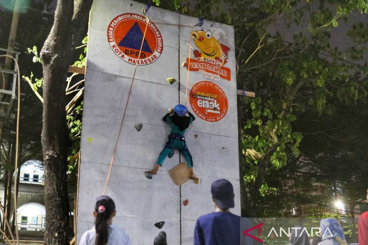 BPBD Makassar menyiapkan dinding panjat bagi pengunjung F8