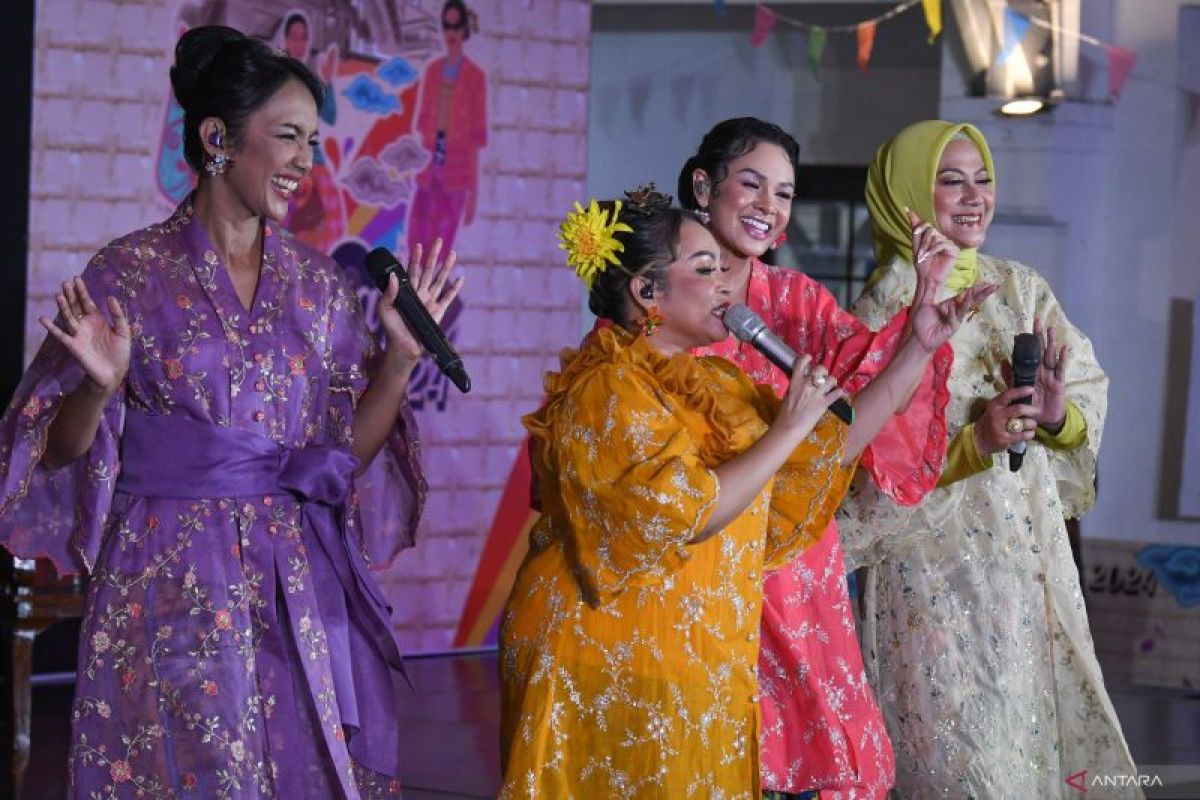 Lima Wanita rilis lagu "Kebaya Indonesia"