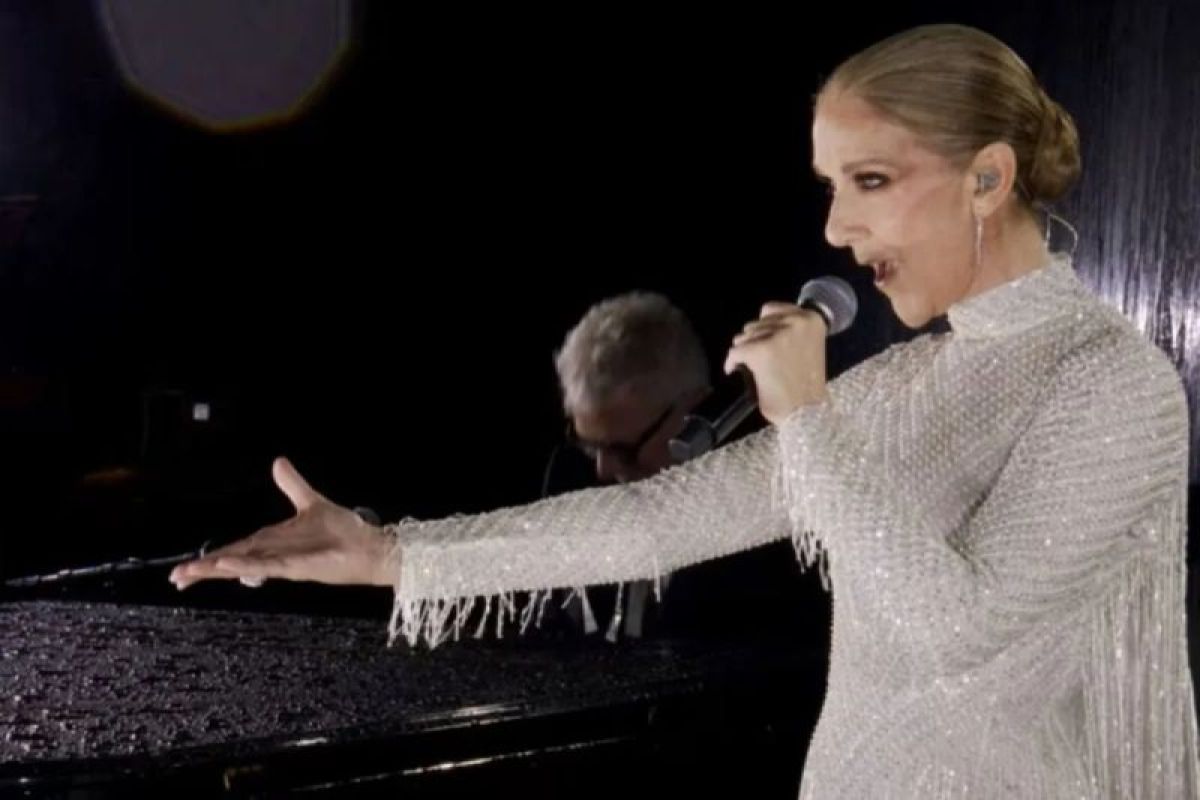 Celine Dion tampil di depan 300.000 penonton pada pembukaan Olimpiade Paris