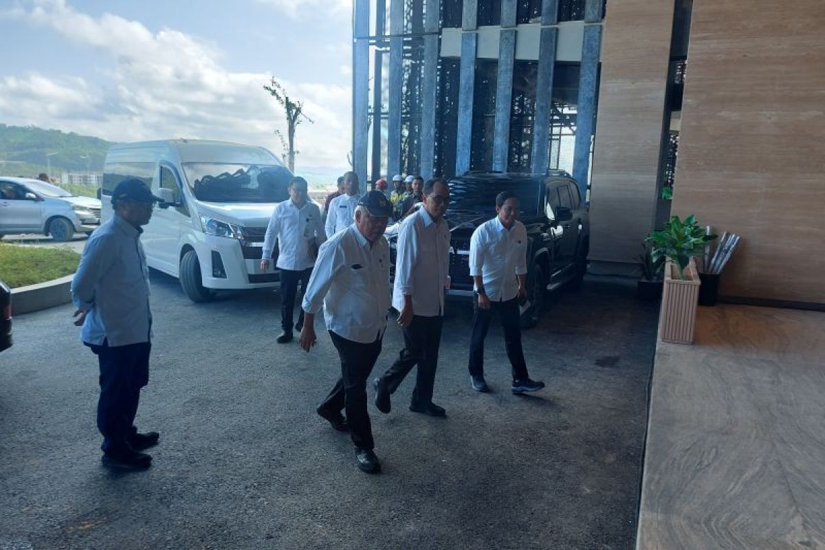 Jokowi kumpulkan menteri dan kepala daerah untuk rapat di IKN, senin pagi