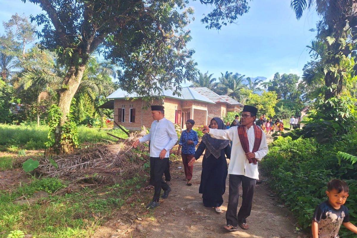 Kunker ke Tigo Nagari, Bupati Sabar AS tinjau lokasi pembangunan Polindes