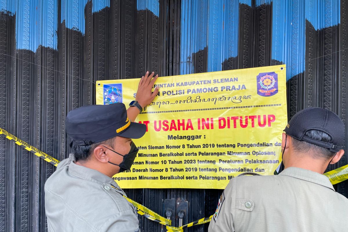 Satpol PP SLeman menutup tujuh toko minuman beralkohol ilegal