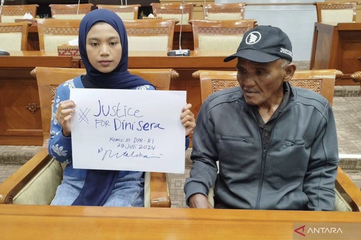 Ayah dan adik dari mendiang Dini kasus Ronnald Tannur datangi DPR