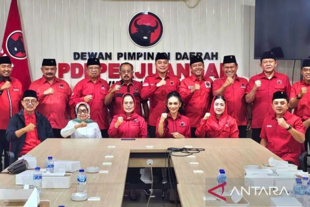 PDI Perjuangan resmi mendukung tujuh bakal pasangan calon di Jatim