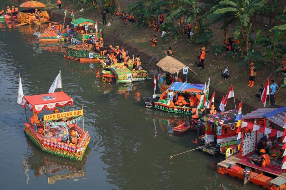 Berlayarnya "kura-kura" dari sampah botol plastik