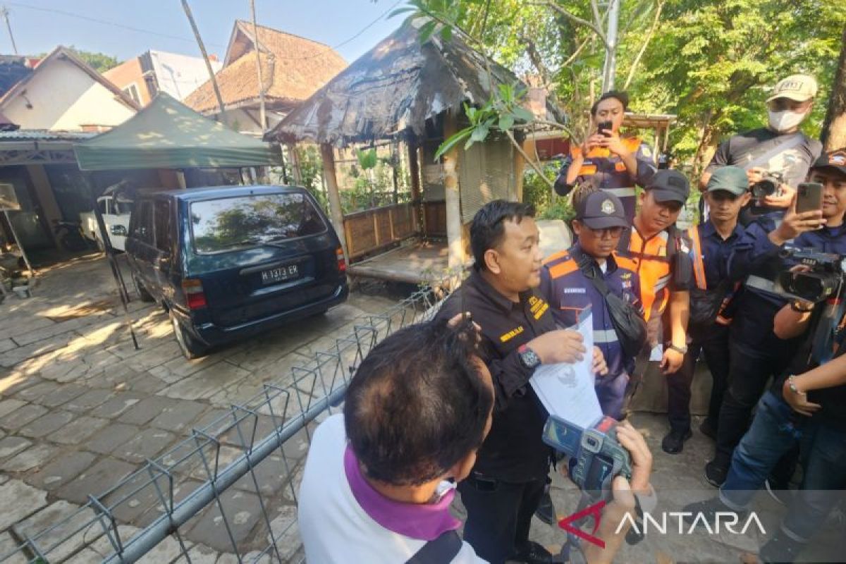 Penertiban tujuh rumah aset milik PT KAI di Semarang