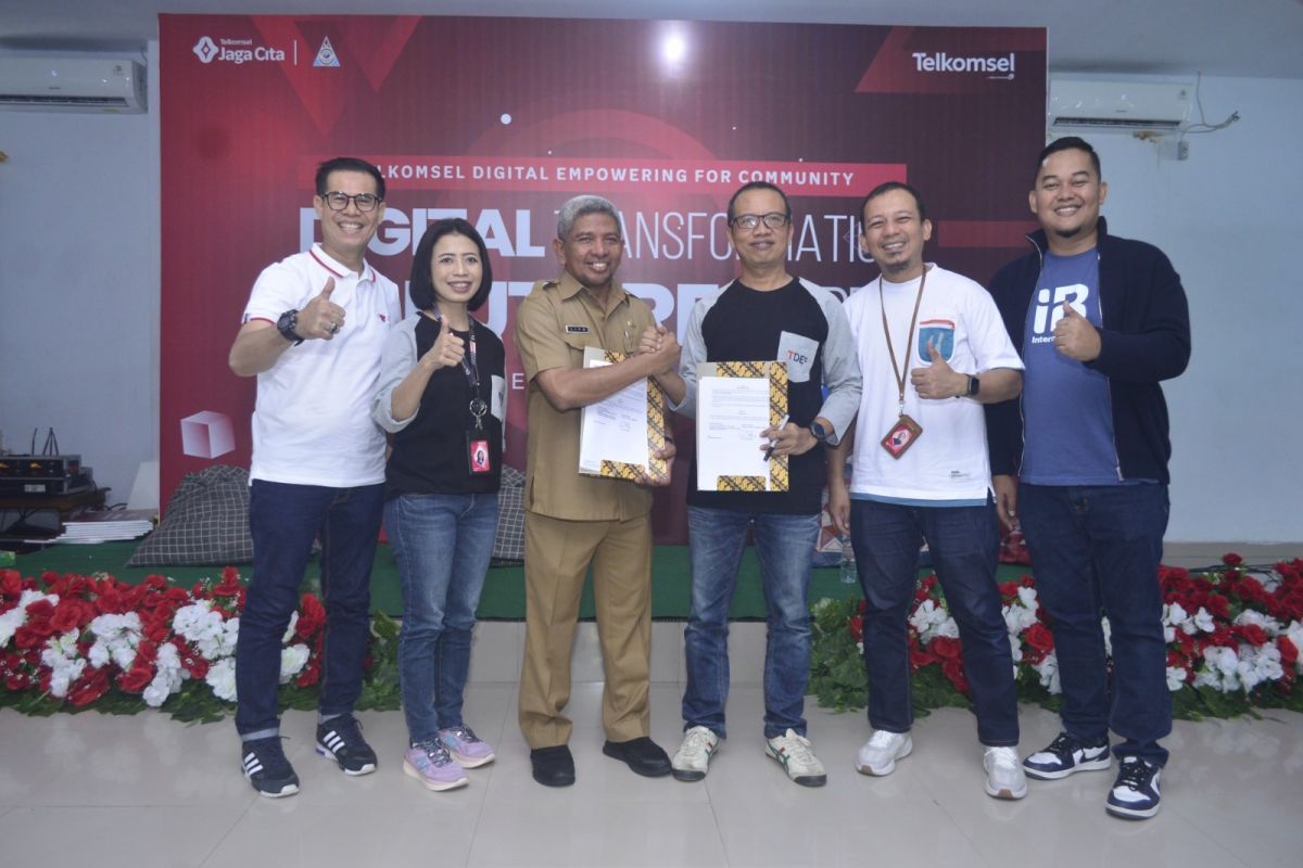 Telkomsel digital emporwering for community hadir di SMAN 4 Kendari