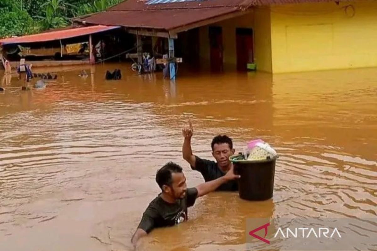 Waspadai potensi banjir awal Agustus di tengah dan timur Indonesia, kata BNPB