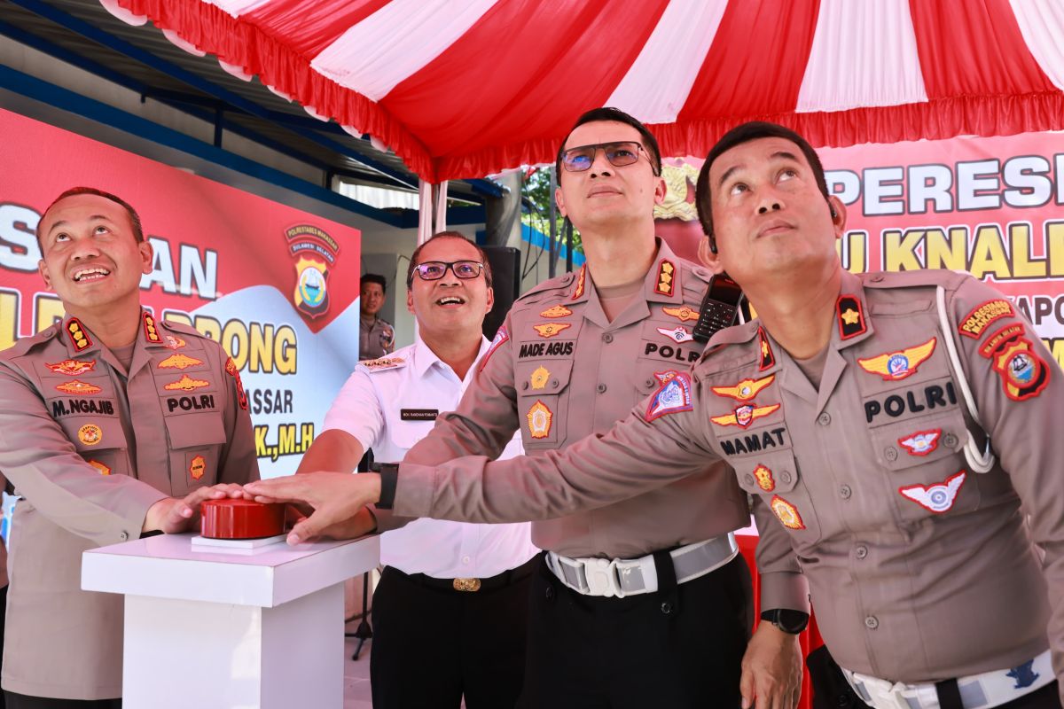 Wali Kota Makassar dan Kapolrestabes resmikan tugu ikan dari knalpot brong