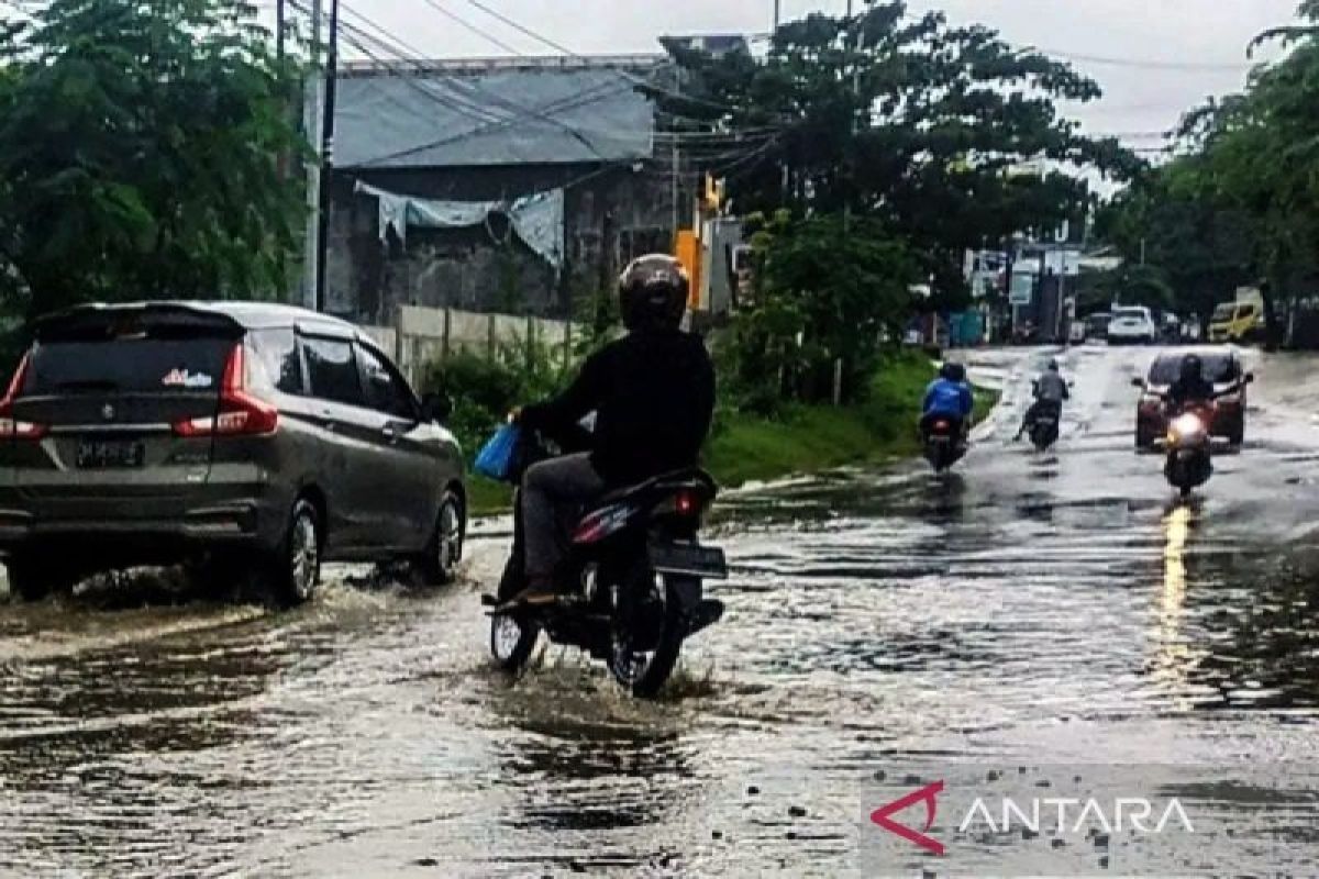 BMKG prakirkaan sebagian wilayah Indonesia berpotensi hujan disertai petir