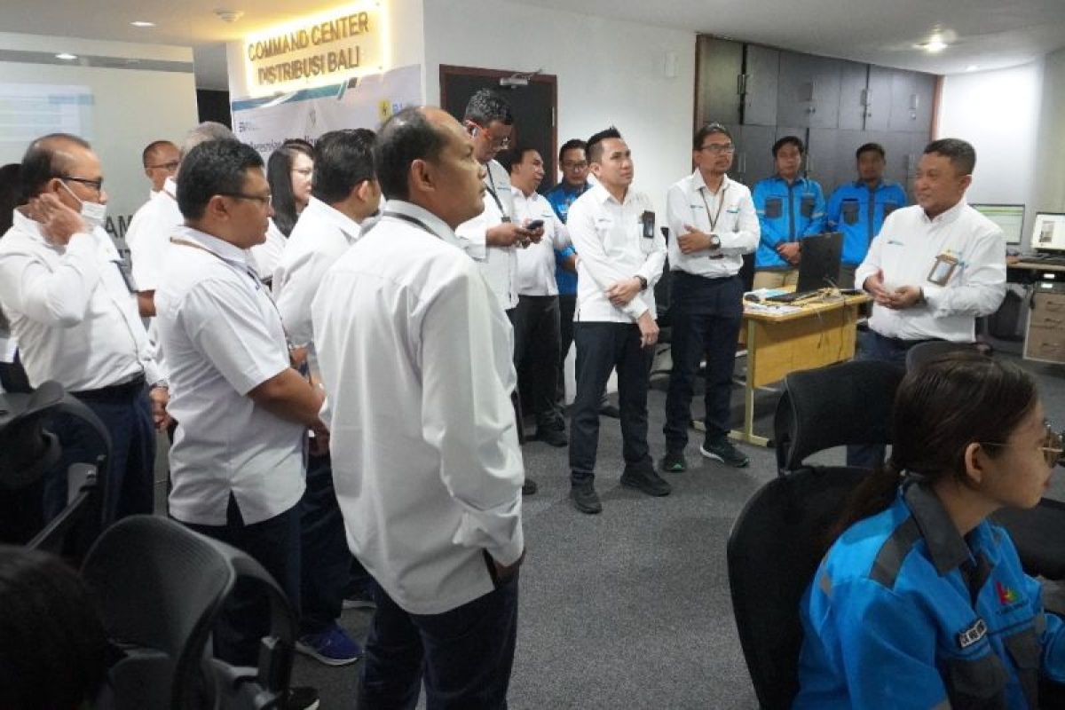 PLN melayani gangguan kelistrikan  melalui Command Center