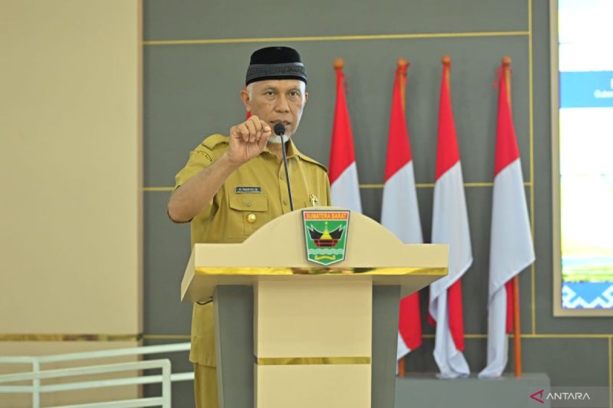 Gubernur Sumbar imbau masyarakat kibarkan Bendera Merah Putih sebulan