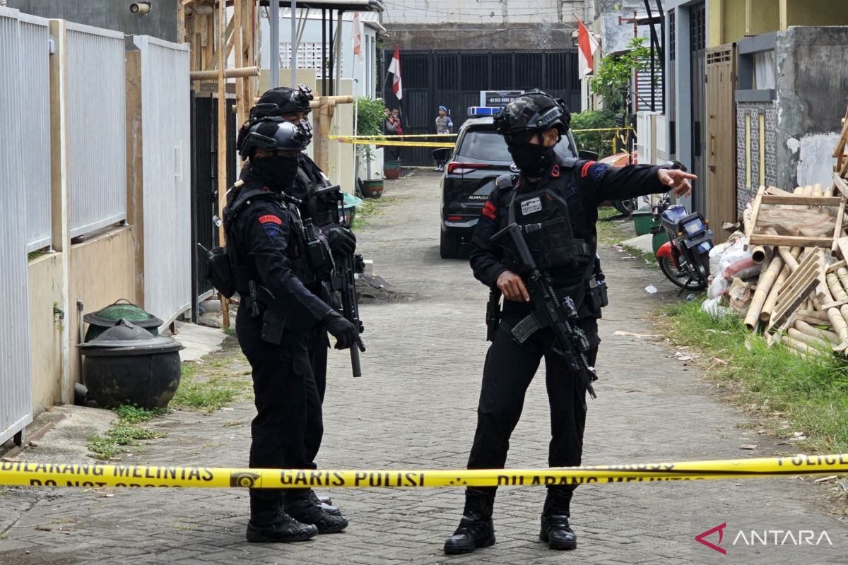 Densus bekuk tiga teroris di Kota Batu, Jatim