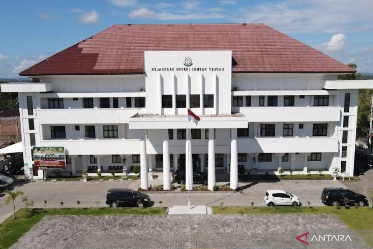 Tiga eks tersangka korupsi Gunung Tunak Loteng mangkir dari pemeriksaan jaksa