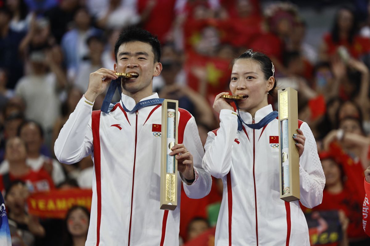 Ganda campuran China Zheng/Huang raih medali emas Olimpiade Paris