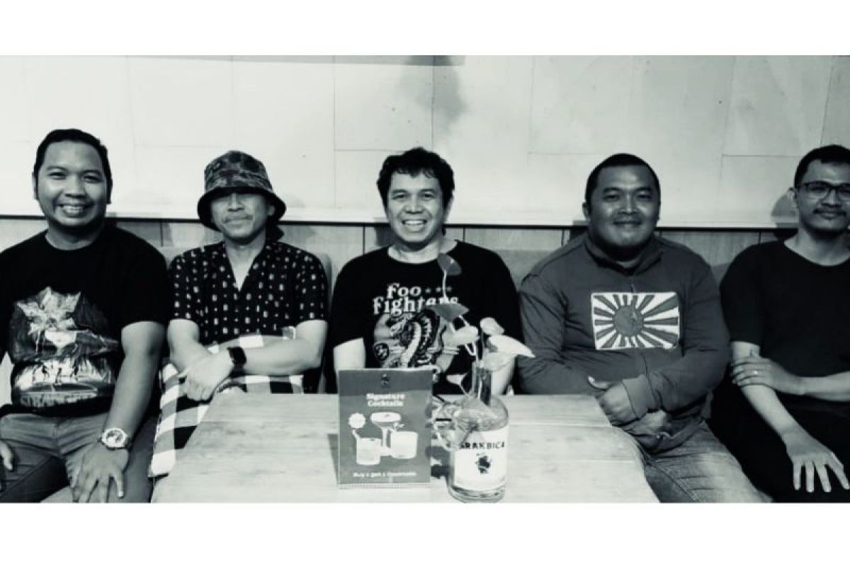 Band indie SMSx telurkan "Kopi Cinta"