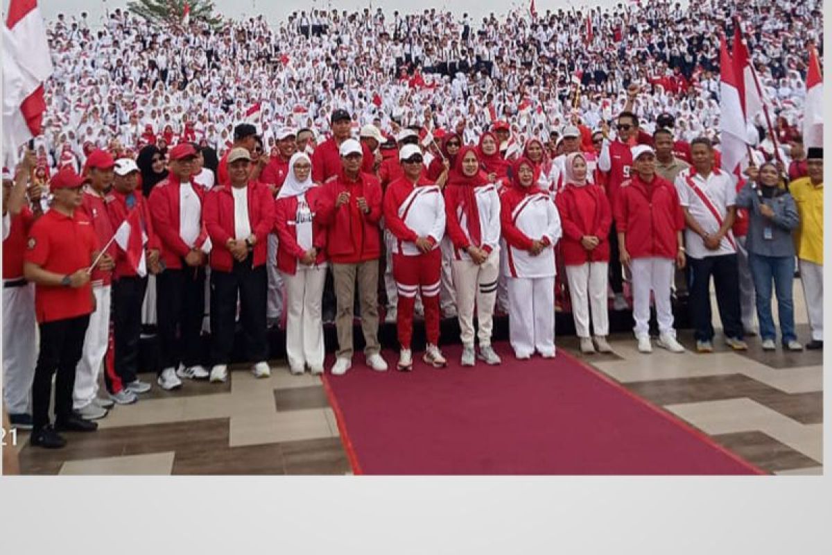 Ribuan warga Mataram sukseskan Gerakan 10 Juta Bendera sambut HUT RI ke-79