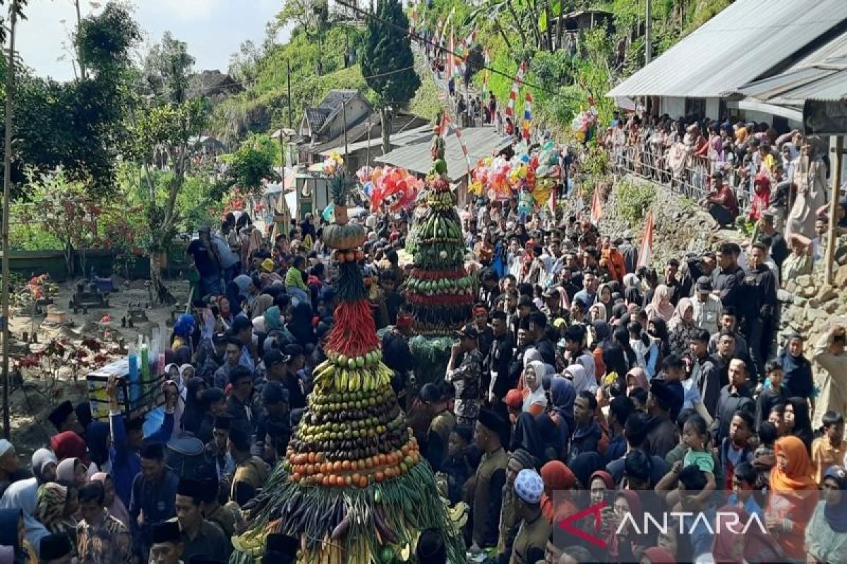 Ratusan warga hadiri tradisi Buka Luwur  di Candisari Boyolali