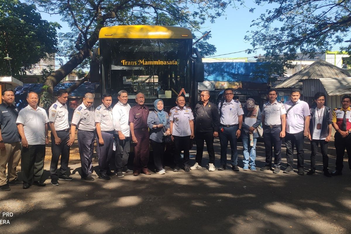 Teman Bus Mamminasata melayani rute Kampus Unhas