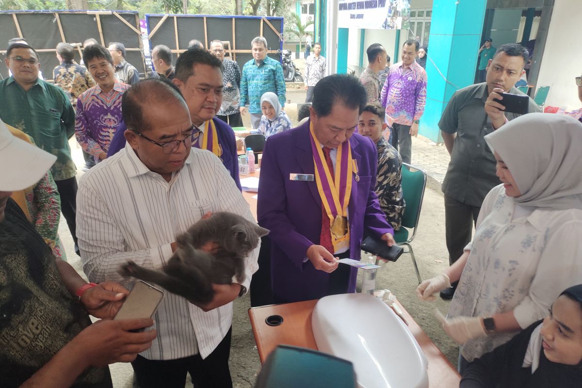 Gubernur Lampung minta PDHI tingkatkan kualitas kesehatan hewan