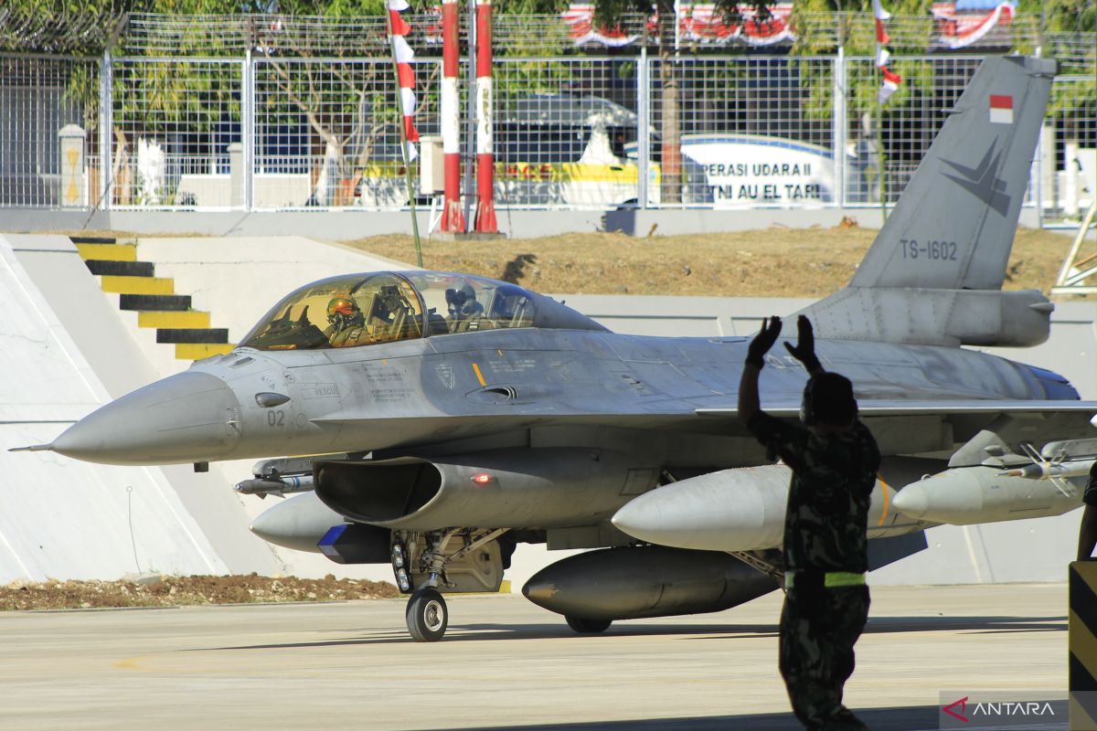 KEPULANGAN ENAM PESAWAT TEMPUR RI F-16 DARI DARWIN