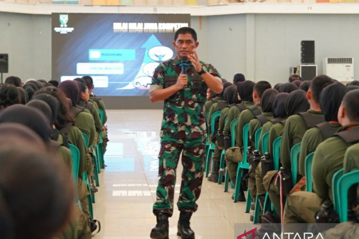 Pangdam Sriwijaya berikan motivasi, penguatan mental dan karakter mahasiswa baru Polsri