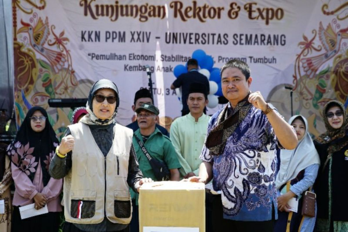 USM gelar "Kunjungan Rektor dan Expo UMKM" pada KKN PPM Ke-24