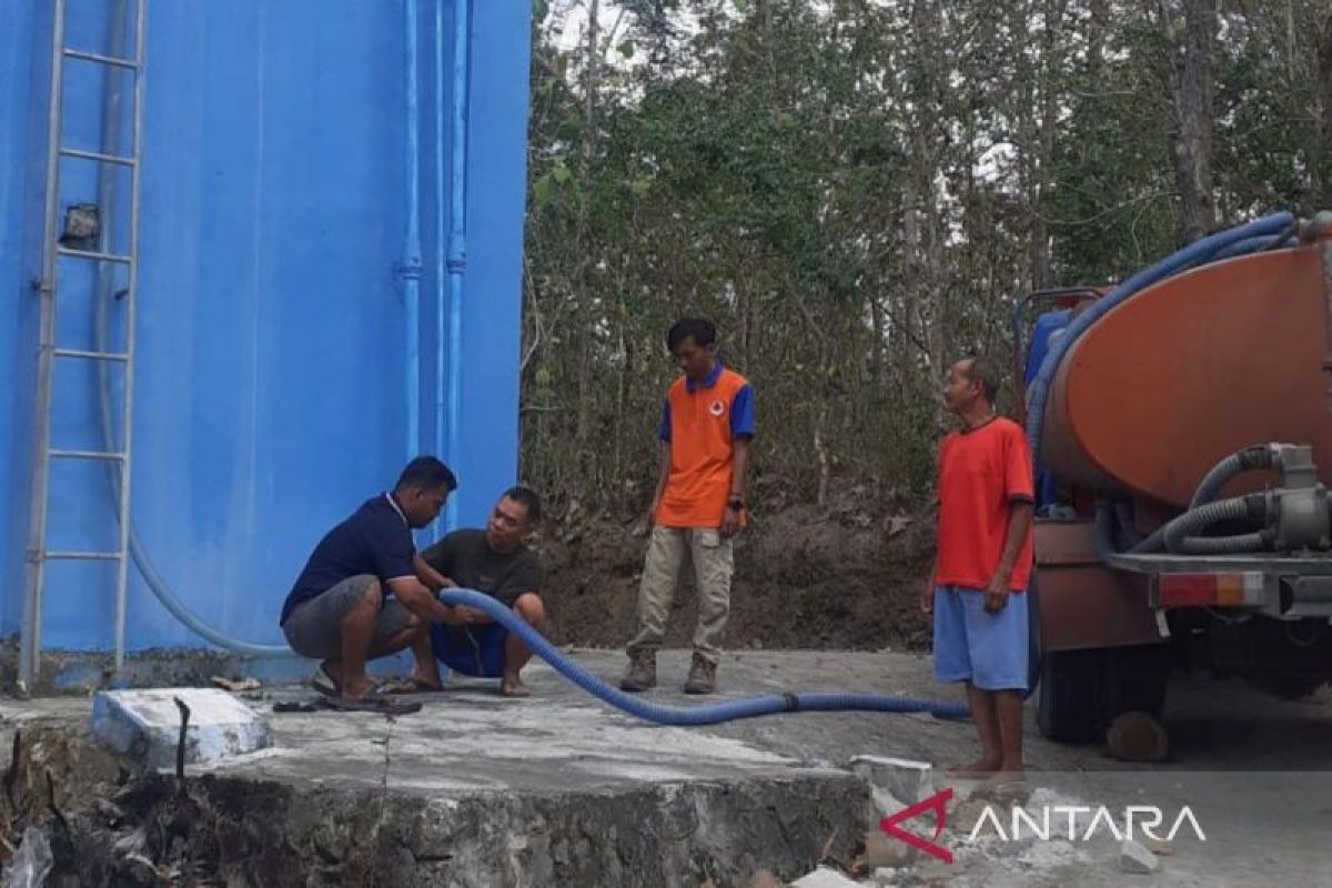 Pemkab Sragen mulai mengedrop  air bersih ke sejumlah desa