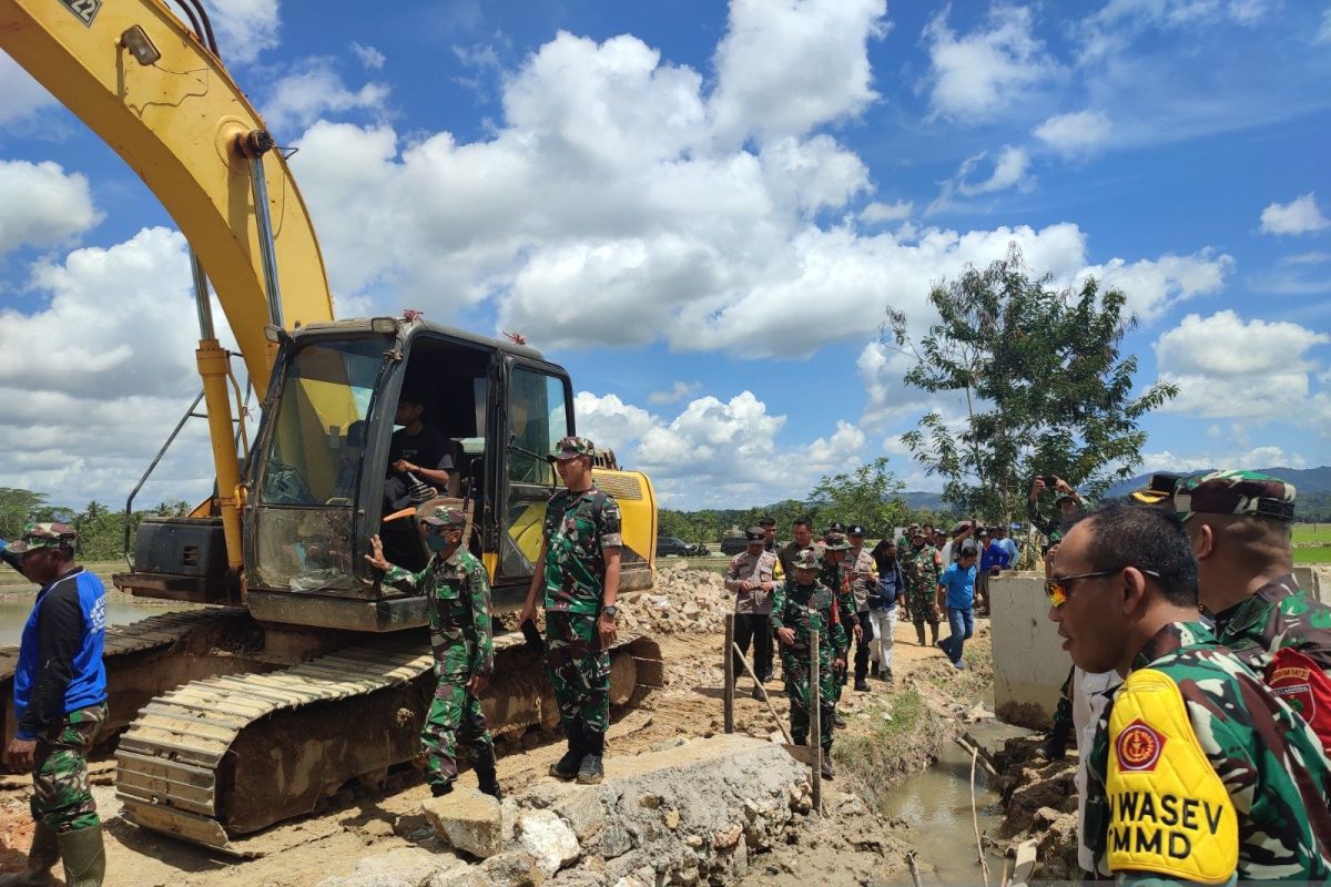 Tim Wasev Kunjungi TMMD ke-121 di Atula Koltim