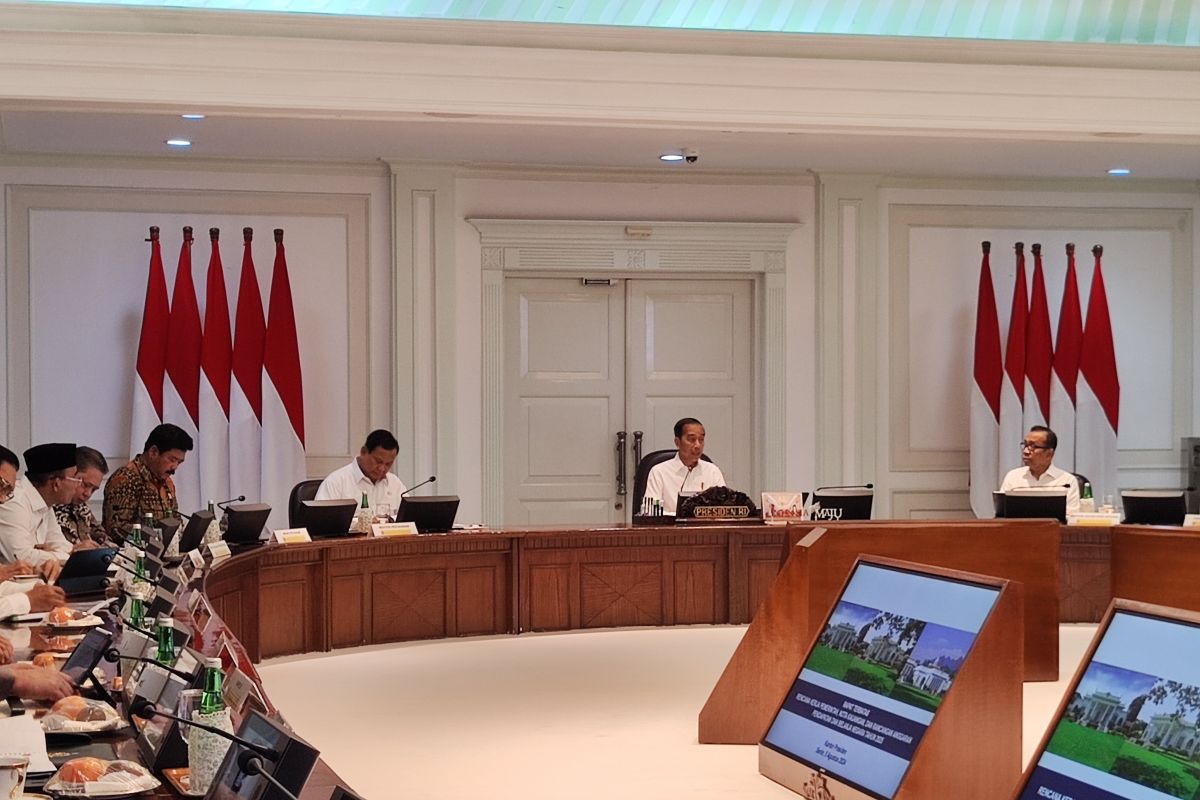 Prabowo dampingi Presiden Jokowi pimpin ratas bahas RAPBN 2025