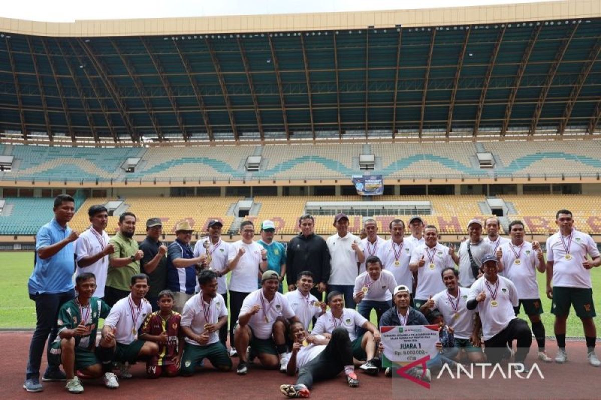 Disaksikan Bima Sakti, PTPN IV juara sepakbola Piala Gubernur Riau