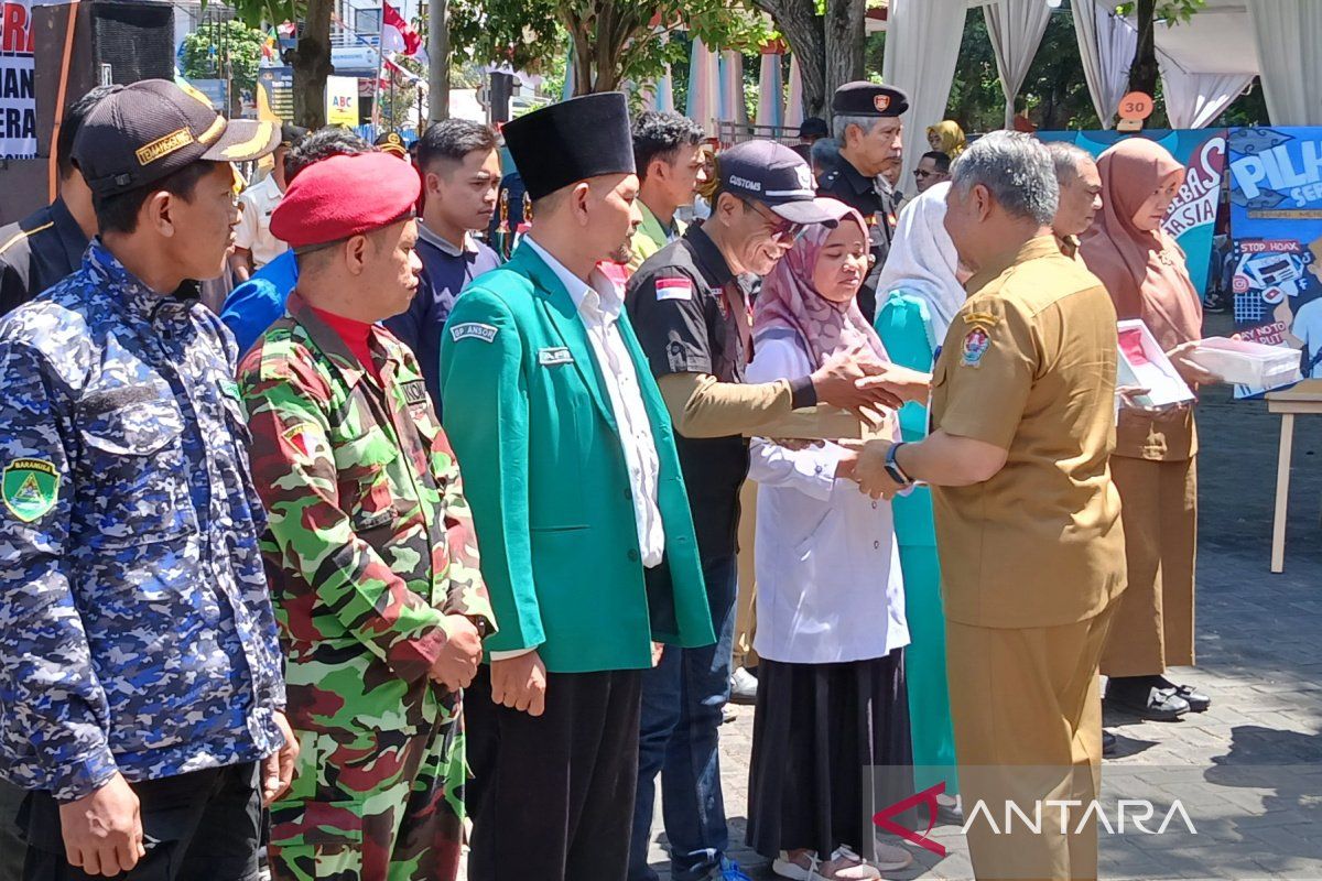 Pemkab  Temanggung berikan 4.000 bendera Merah Putih kepada masyarakat