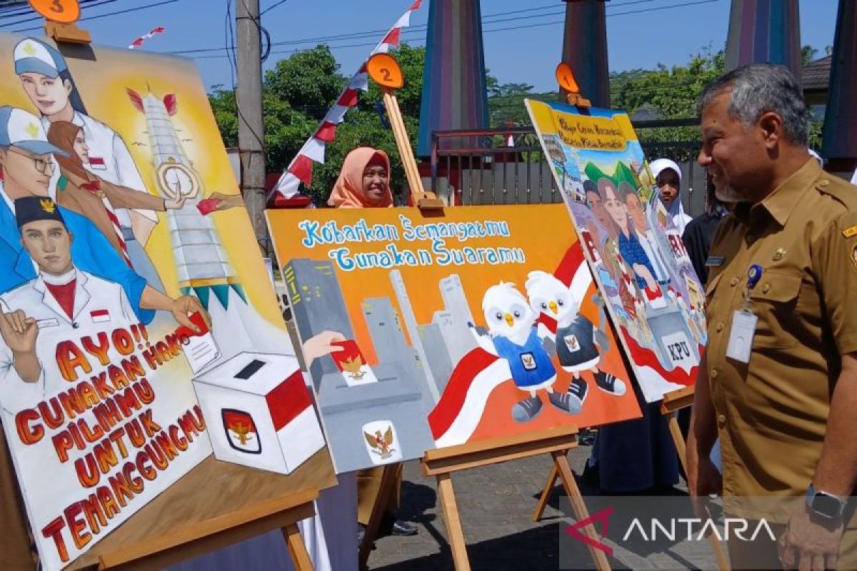 Pemkab Temanggung tanamkan pendidikan politik melalui  lomba poster