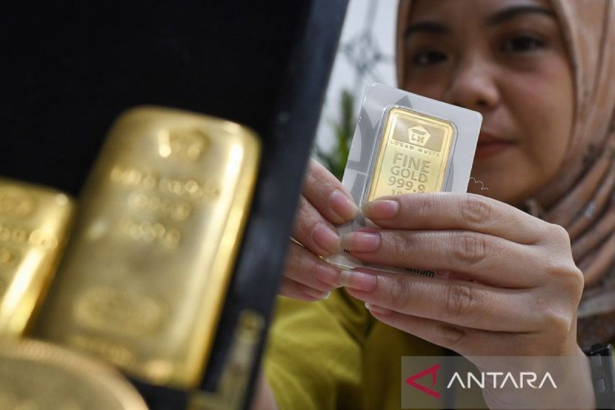 Harga emas hari ini naik jadi Rp1,412 juta per gram