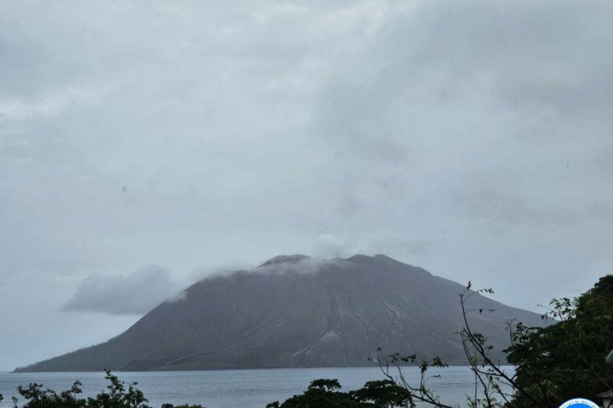 Badan Geologi catat 20 kali gempa embusan Gunung Ruang Sitaro