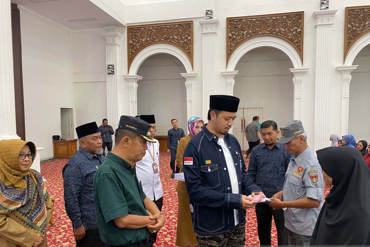 Baznas Bukittinggi salurkan zakat Rp 212 juta lebih ke Mustahik