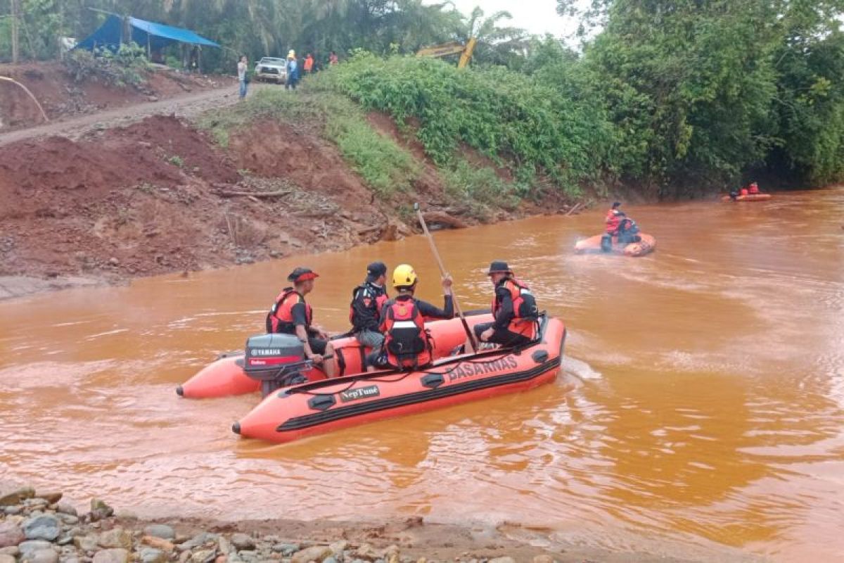 Tim SAR terjunkan dua tim cari pria terseret arus sungai di Konut