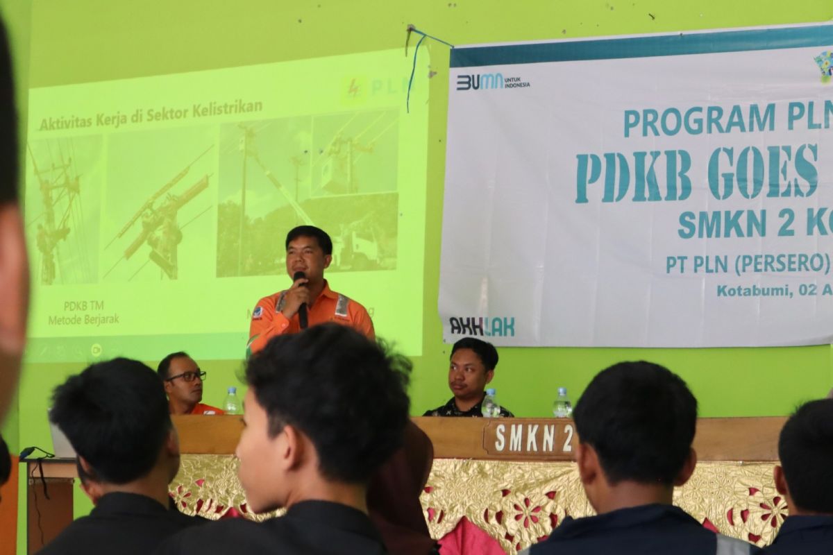 PLN edukasi siswa SMK Kota Bumi tentang keselamatan ketenagalistrikan