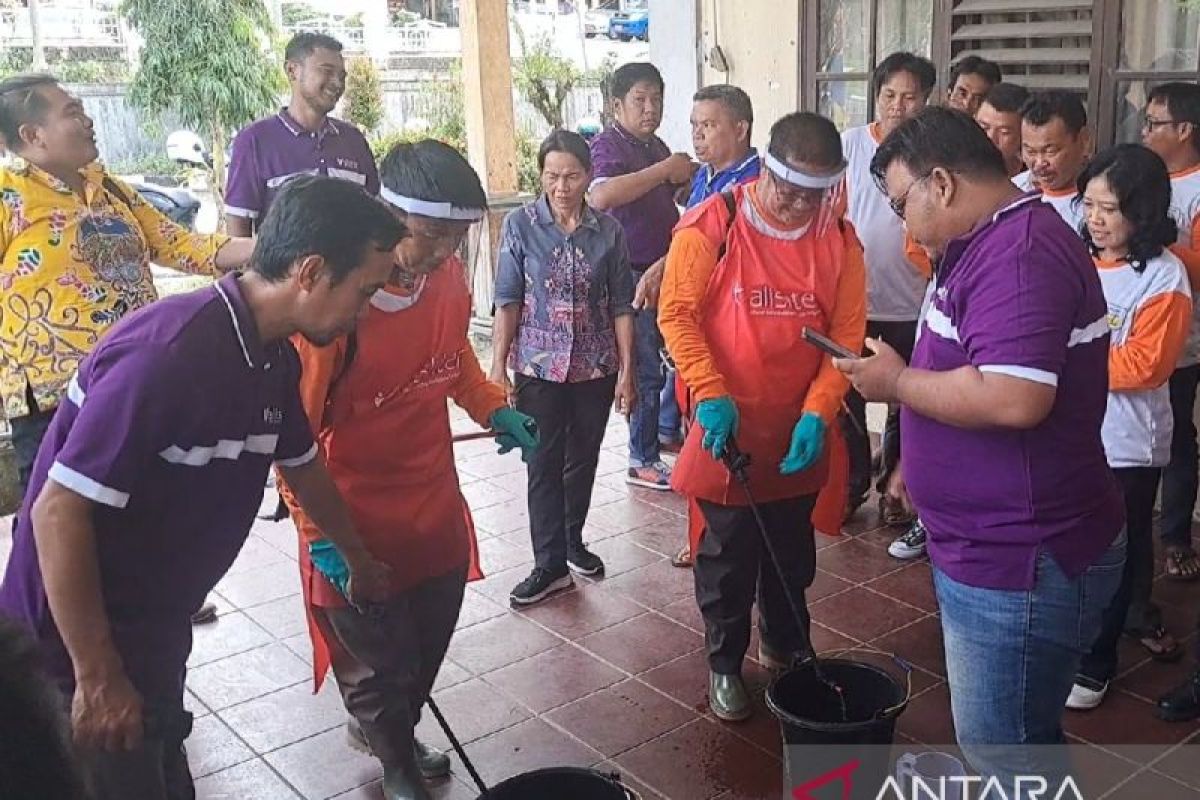 Petani di Gunung Mas dilatih gunakan herbisida secara aman