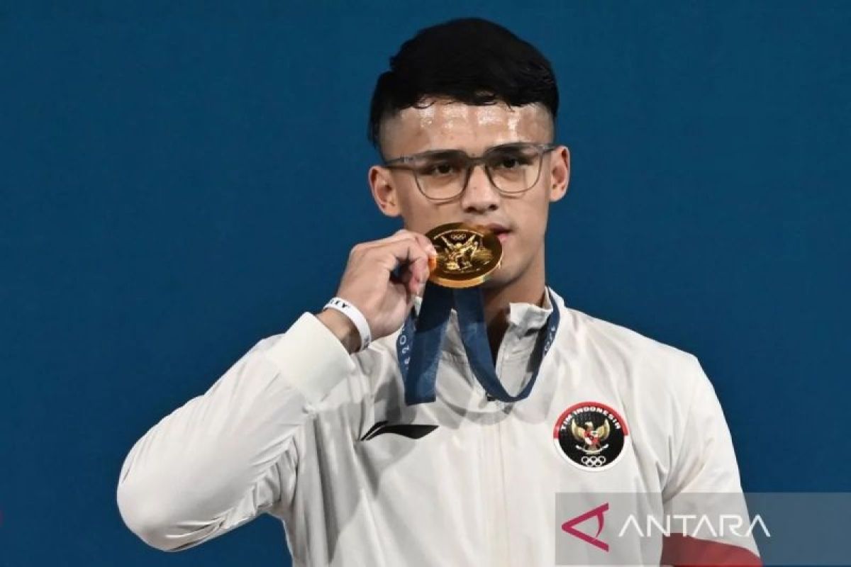 Emas kedua Indonesia di Olimpiade disumbangkan Rizki Juniansyah dari angkat  besi