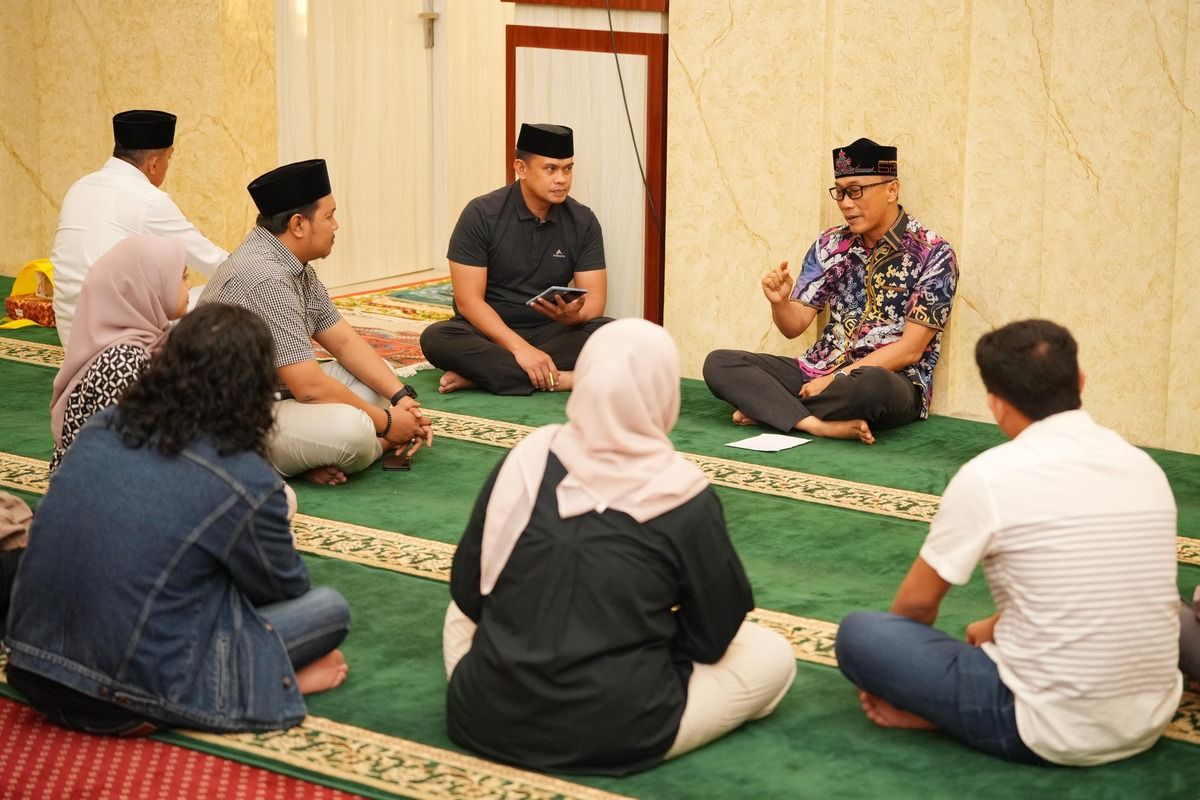 Pj Gubernur Sulsel mengajak HMI warnai masjid dengan ceramah