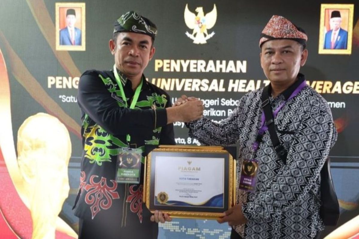 Pemkot Tarakan Meraih UHC Award Kategori Utama