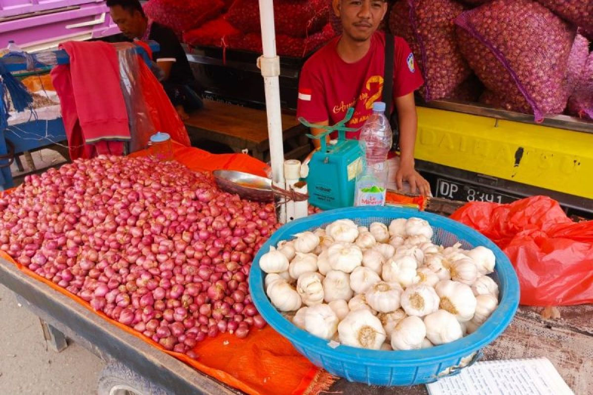 Harga berbagai bahan pokok di di Palu "merangkan" naik