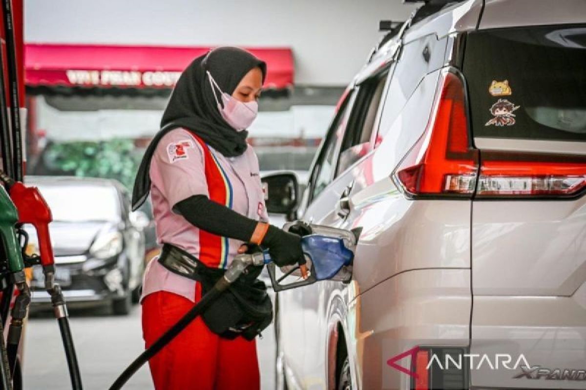 Pertamina resmi menaikkan harga Pertamax jadi Rp13.700 per liter