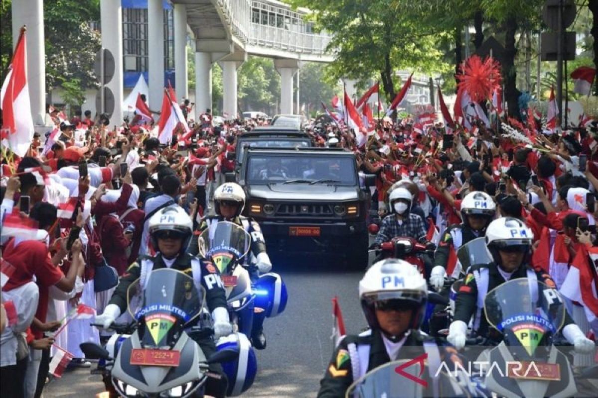 Masyarakat antusias saksikan kirab Merah Putih menuju Ibu Kota Nusantara