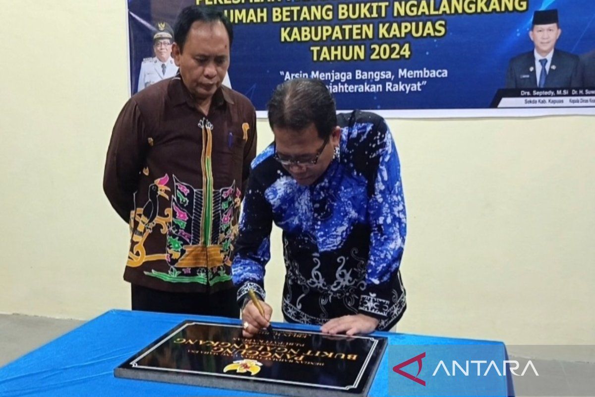 Disarpustaka Kapuas resmikan panggung perahu naga Bukit Ngelangkang