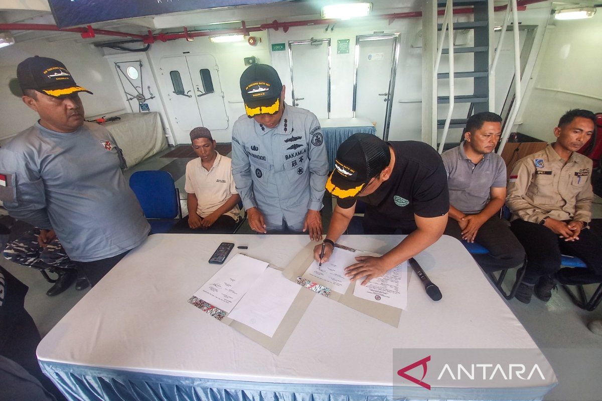 Eight Natuna fishermen recently nabbed by Malaysia return home