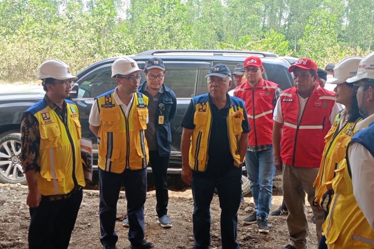 Menteri PUPR Basuki tinjau titik "groundbreaking" Istana Wapres IKN