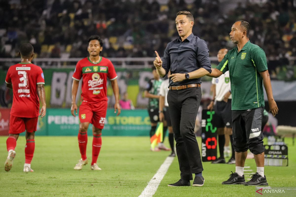 Persebaya meraih tiga poin penting di awal kompetisi